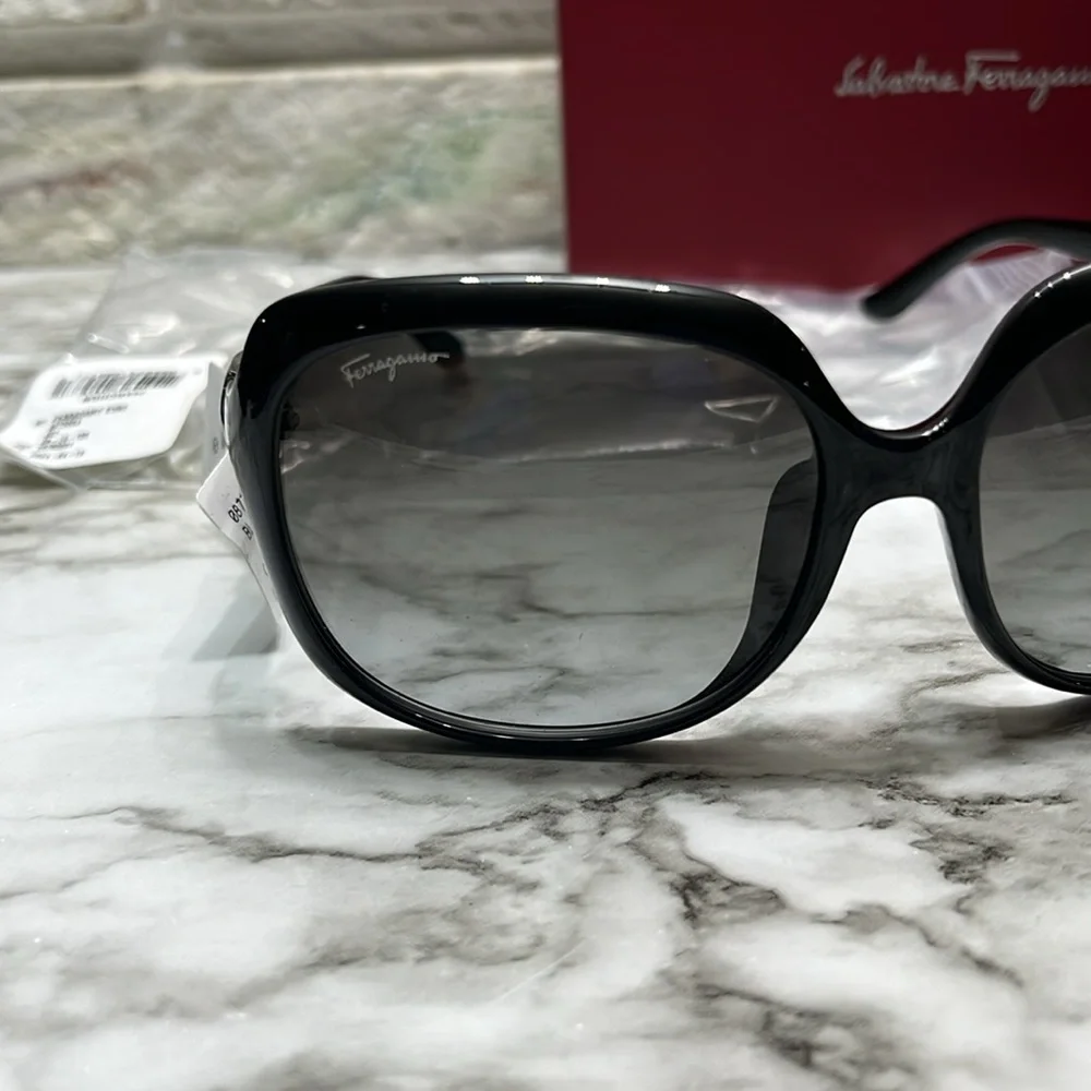 SOLD! SALVATORE FERRAGOMO BLACK SUNGLASSES NWT - Picture 3 of 16
